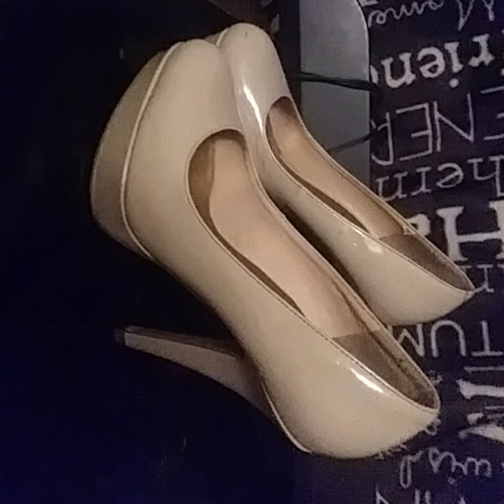 High Heels - Picture 2 of 2